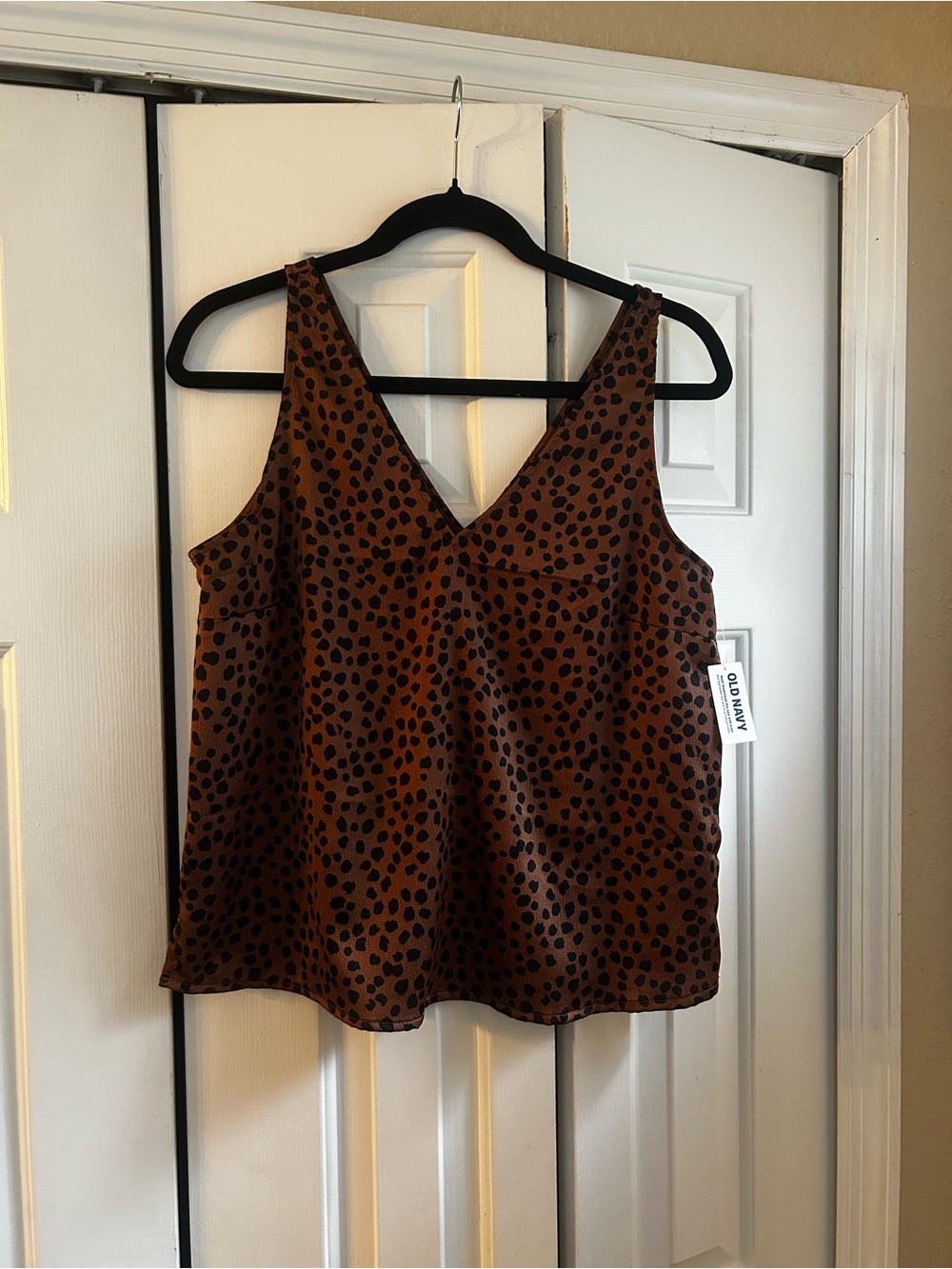 Old Navy Animal Print V-Neck Blouse Tank Sz Small, NWT
